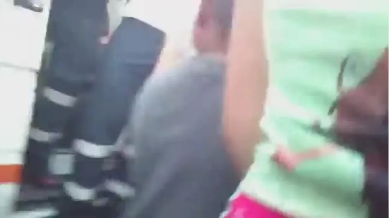 ▶️ Morrita De Secu Hermosa Y En Leggins Molestada Video | CdeV.com
