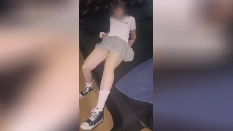 ▶️ Mariana Llegó De La Escuela Y La Verdad Es Que Se Le Veía Un Culo Exquisito Así Que Como Buen Vecino Me La Chingué Video | CdeV.com