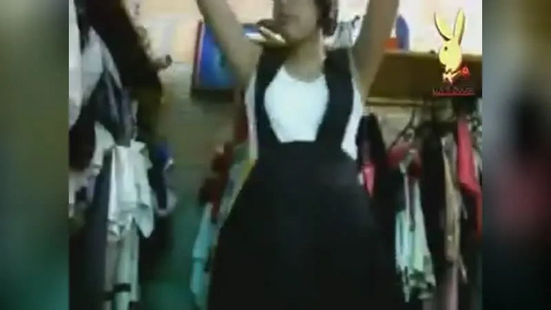 ▶️ Colegiala Se Masturba Con El Vibrador De Su Celular Video | CdeV.com