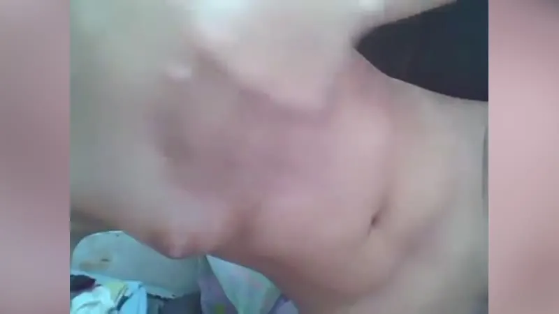 ▶️ Valeria Mi Prima Me Mandó Su Pack Y Merece De Una Buena Chaquetita Video | CdeV.com