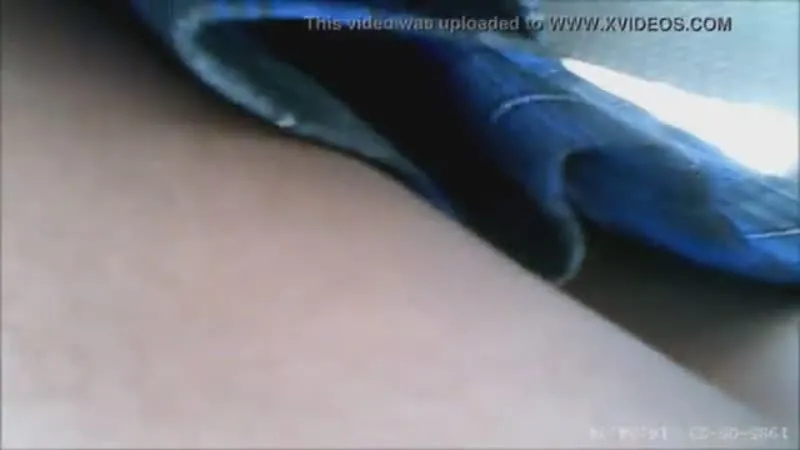 ▶️ Viendo El Calzoncito De Una Colegiala Video | CdeV.com