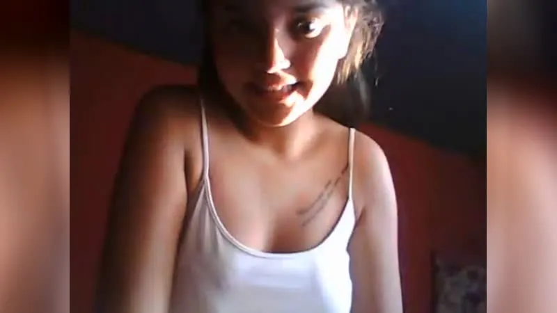 ▶️ Bella Y Sonriente Princesa Chilena Masturbándose Video | CdeV.com 
